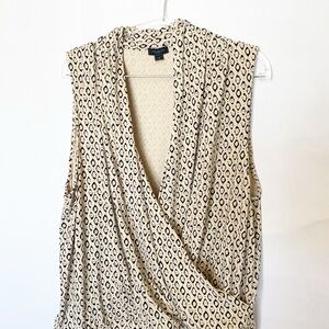 Women’s Ann Taylor Beige and Black Diamond Patterned Surplice Stretchy Blouse